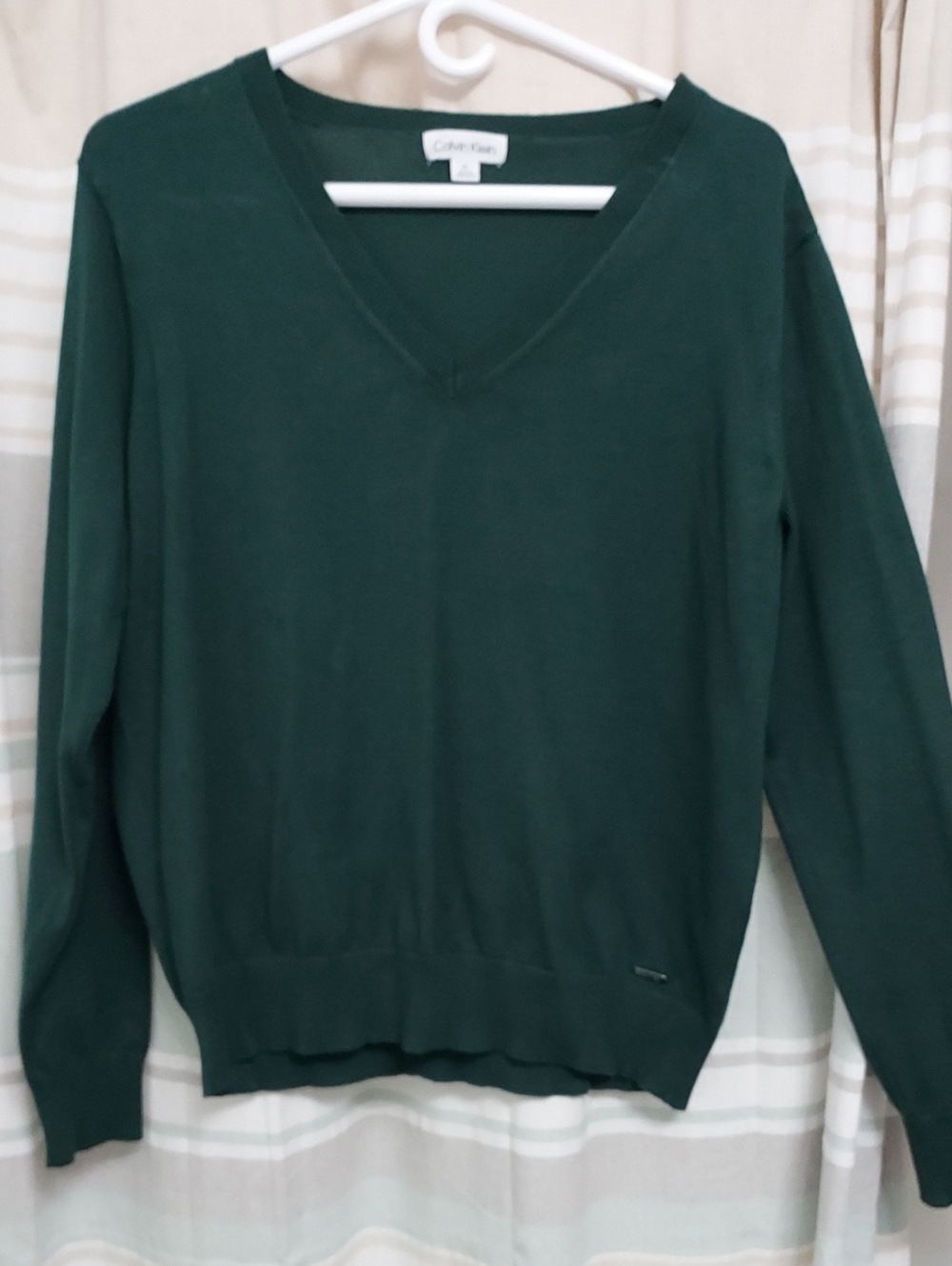 Calvin Klein Women's V-Neck Sweater in Deep Green